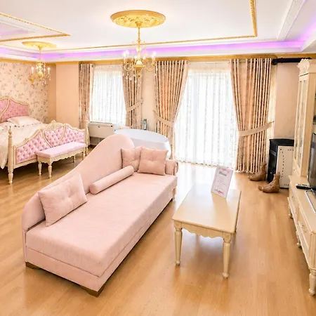 Διαμέρισμα Luxurious View *